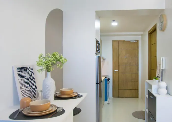 Casa - Vibrant Center Near Ayala Mall *